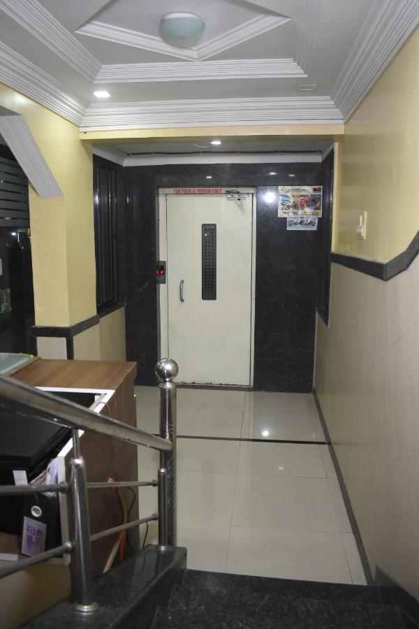 Hotel Sai Vishwa Shirdi Esterno foto