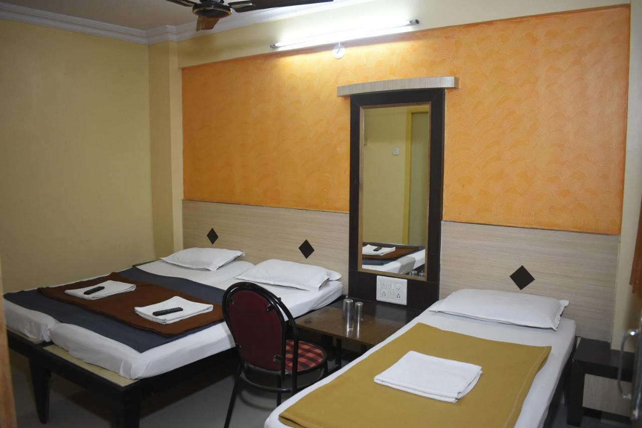 Hotel Sai Vishwa Shirdi Esterno foto