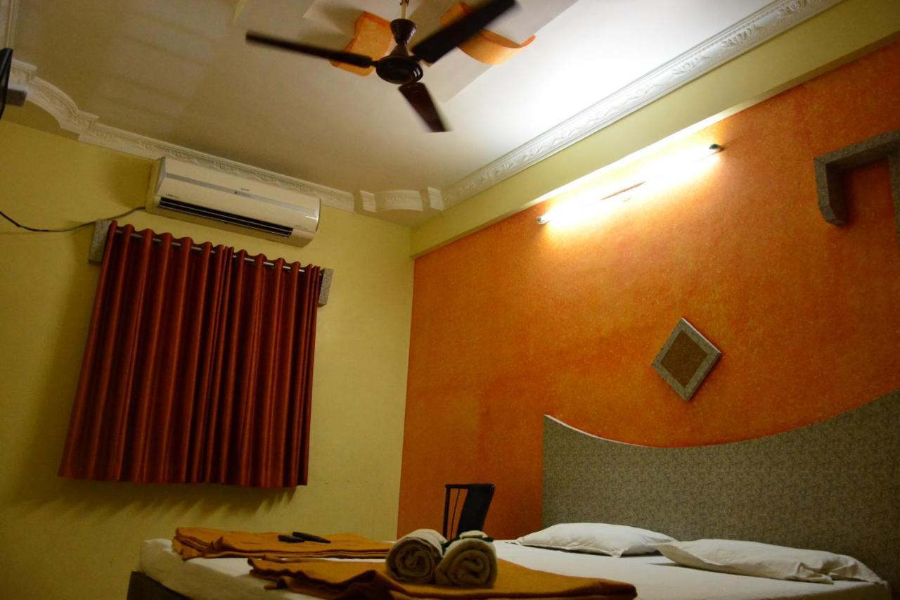 Hotel Sai Vishwa Shirdi Esterno foto