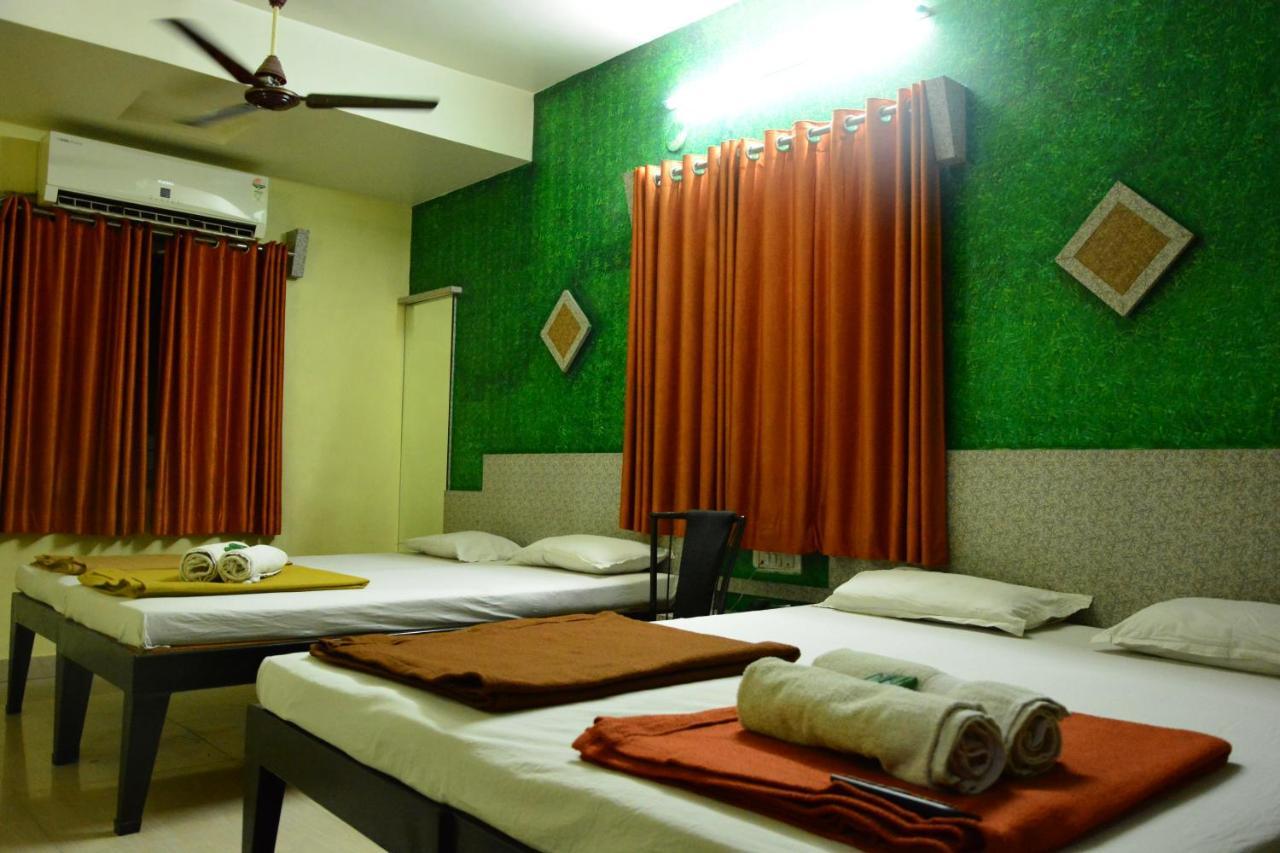 Hotel Sai Vishwa Shirdi Esterno foto