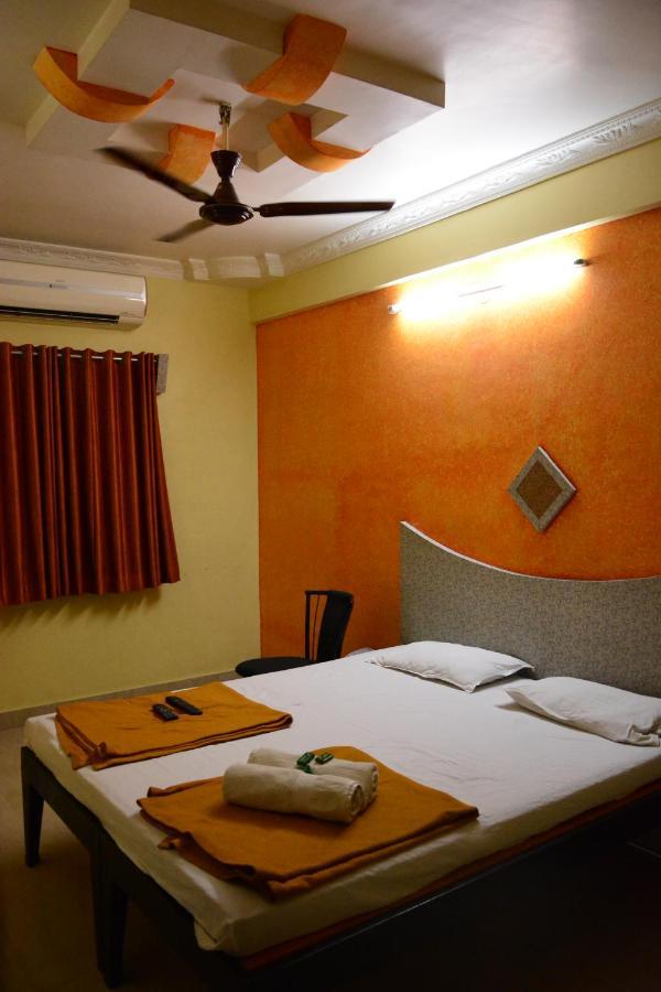 Hotel Sai Vishwa Shirdi Esterno foto